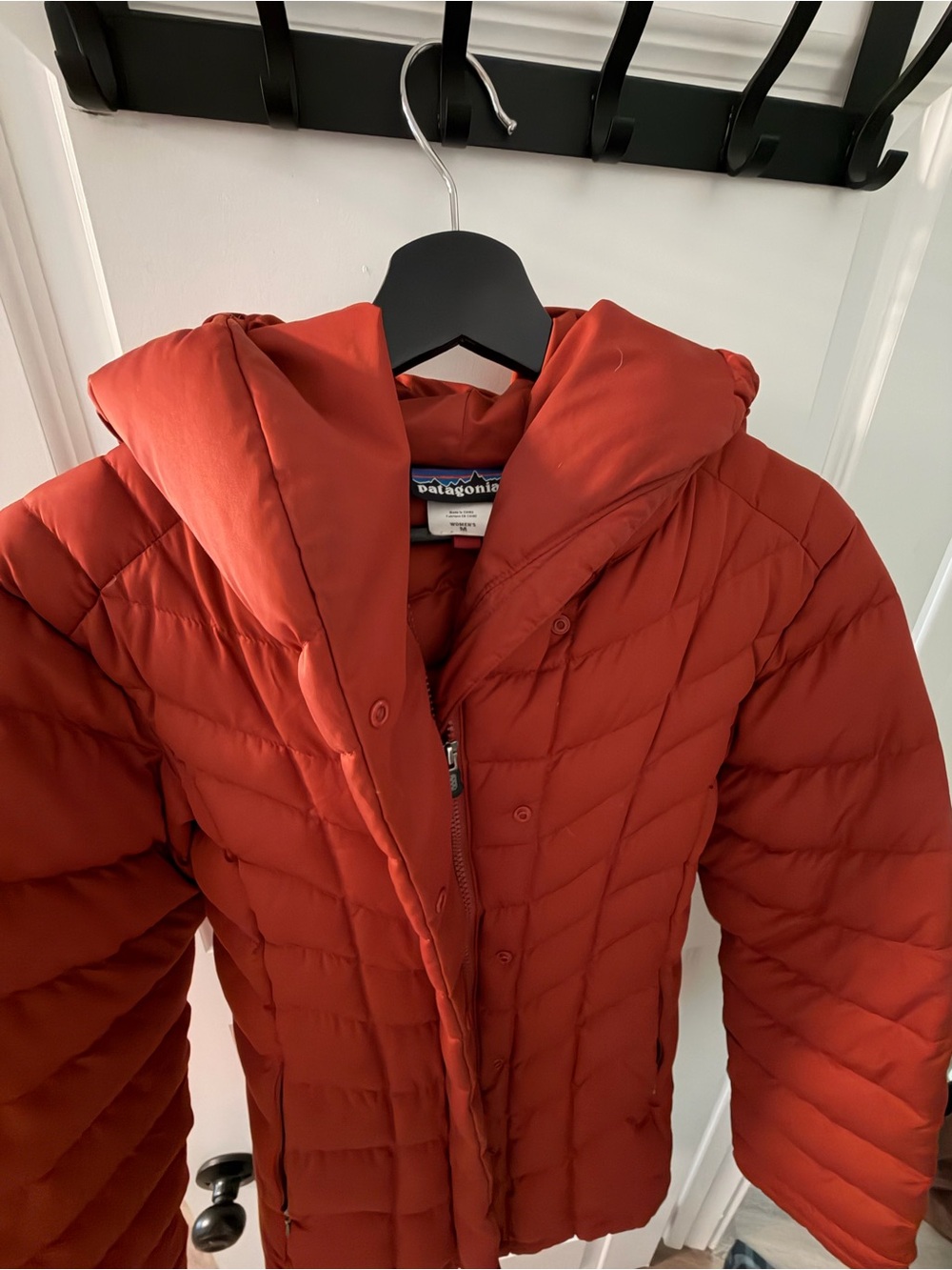 Patagonia Women's Quilted Puffer Jacket in Rust Red - Picture 2 of 4